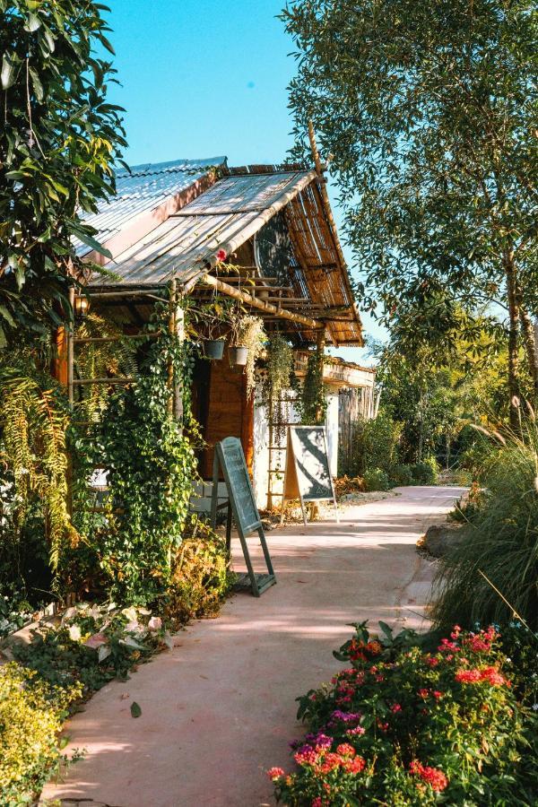 Nang Non Camping Ville นางนอนแค้มป์ปิ้งวิลล์ Mae Sai Exterior photo